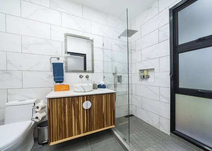 Vakantiehuis Casa Guitarra - Playa Potrero, Modern House, Pool In Guitar Shape, One Floor *